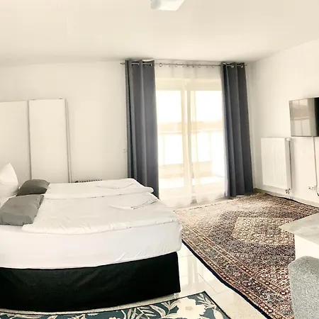 Aparthotel Pent - *